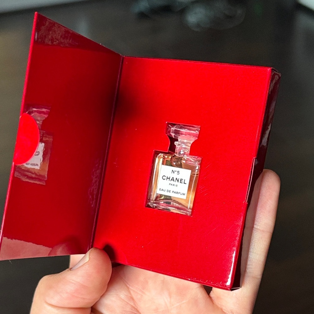 CHANEL N°5 Eau de Parfum Mini in holiday box